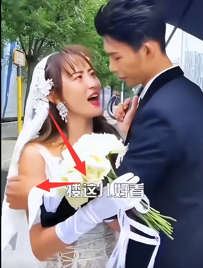 陆仙人和苗苗拍情侣大片,害羞不敢伸手,女方抓住他手主动放腰上_胳膊