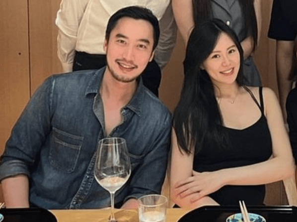 赖弘国首晒妻子正面照,优雅知性颜值不输阿娇