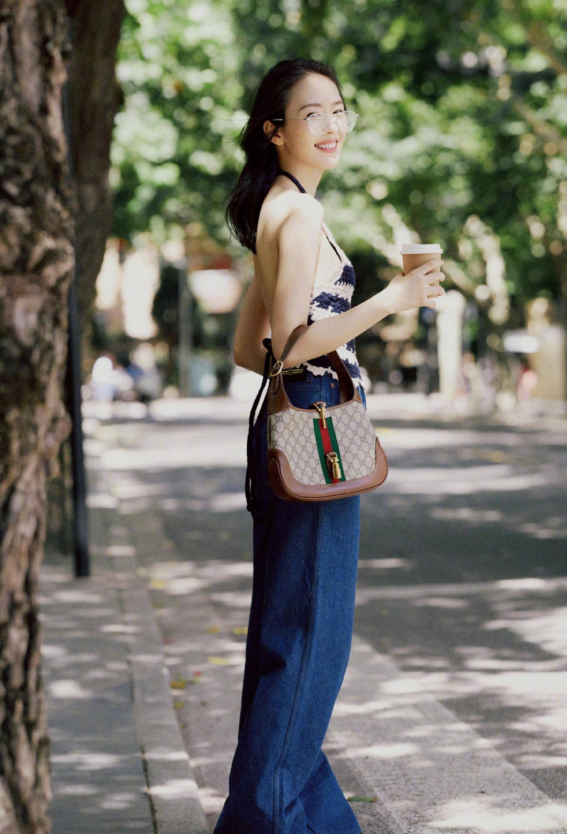 原创童瑶蓝色长裙的造型太绝美身着礼服佩戴奢华珠宝好有气质