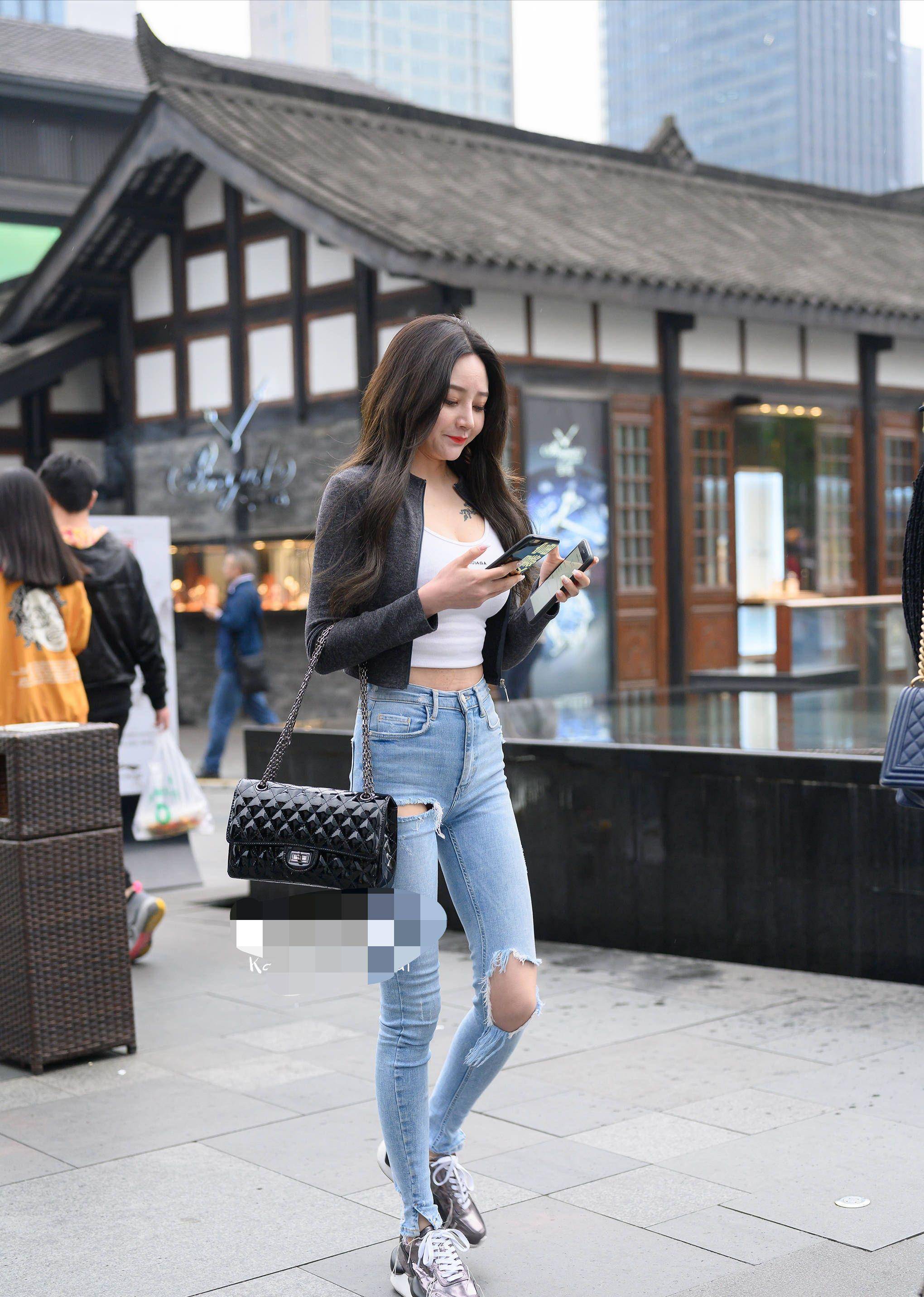 人手一件的牛仔裤这样穿,减龄瘦身又显身材,无抗拒力的时尚单品_服装