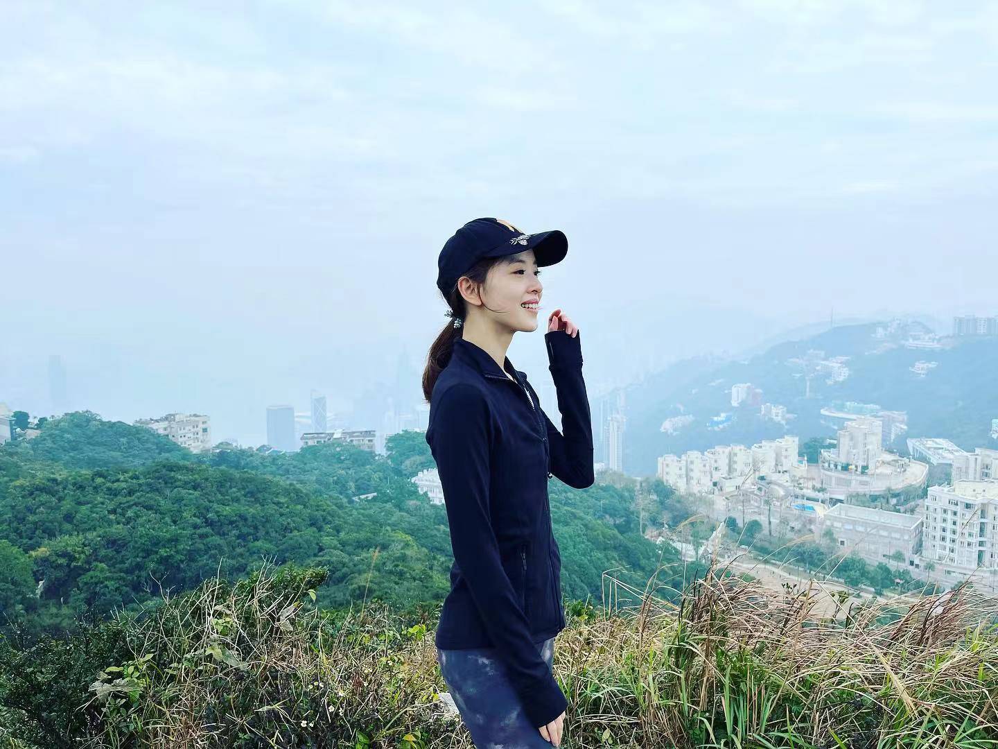 章泽天近照曝光瘦脱相造型老土满脸疲惫与以往状态判若两人