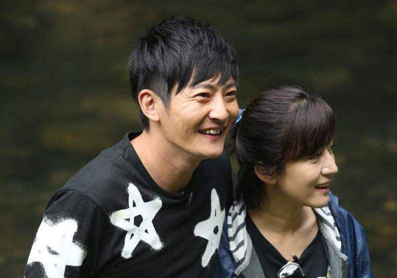 郭京飞新动态曝光,携手爱妻浪漫旅行,全家开启幸福假期