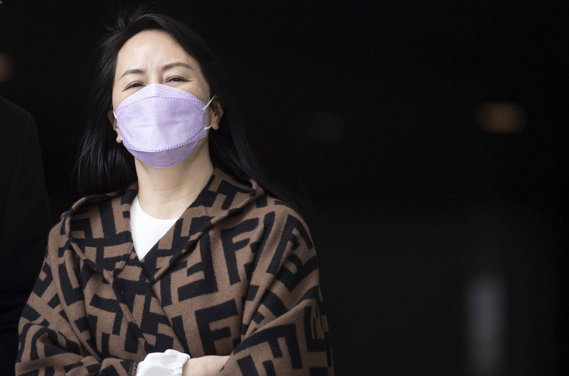 孟晚舟最新造型美到我了化身偶像剧女主换了包包和手机太惊艳