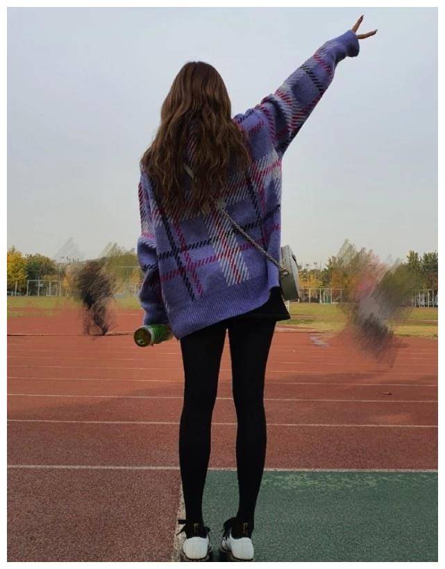 宋雨琦的腿是粗,但她有男生都爱的蜂腰,穿炫腹装直接流鼻血_穿着_装饰