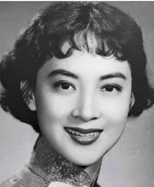 新中国二十二大电影明星中的四大美女,其中两人还健在,谁更美?