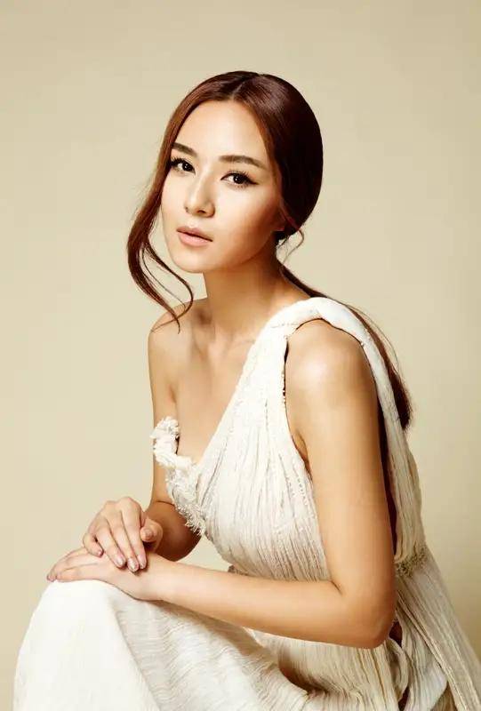 原创盘点易建联历任女友刘亦菲最可惜与荆灵修成正果