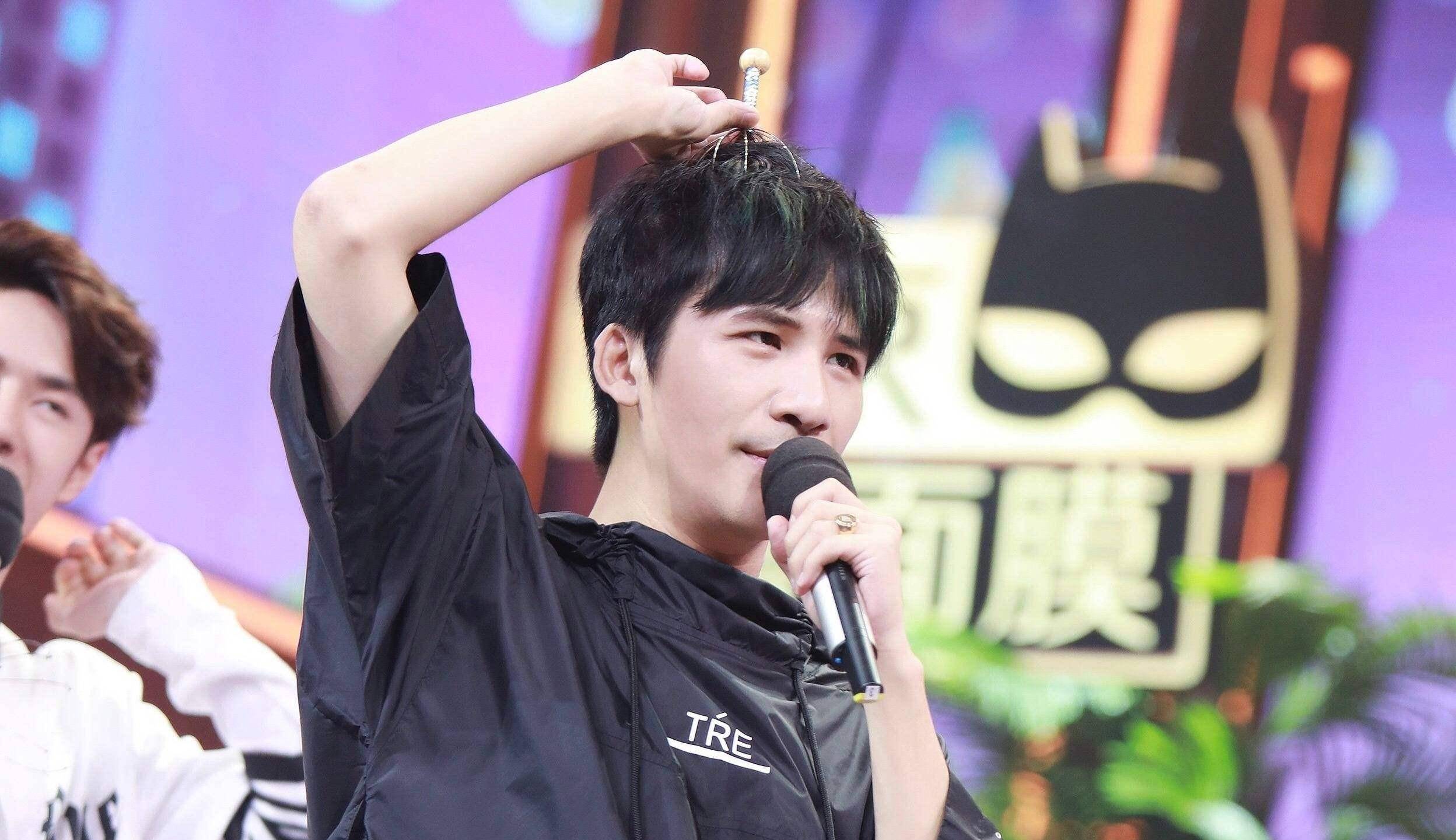 大张伟曾这样"调侃"女友的颜值:"素颜像姜昆,上了妆像张曼玉.