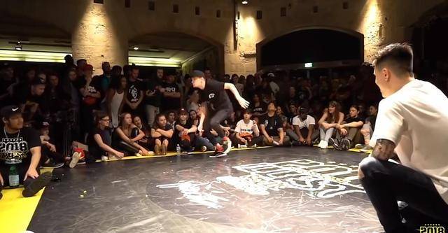 金泰炫不仅是张艺兴的krump老师,同时也参与了张艺兴