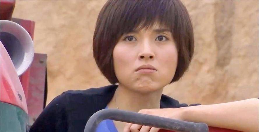 原创与离过婚的江珊同居5年靳东为何转身娶了二婚的李佳