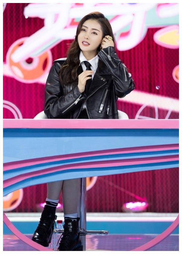 原创有种个性叫张天爱的堆堆袜比马丁靴多出3cm却意外很可爱