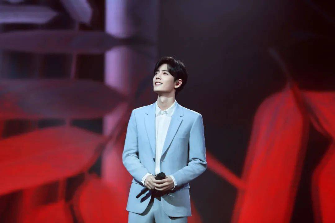 肖战亮相电视五四青年节,用13个字展现出他坚韧不屈的青春面貌_活动