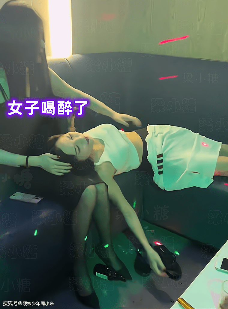女子喝醉后不省人事,被两男子抬回家浑然不知