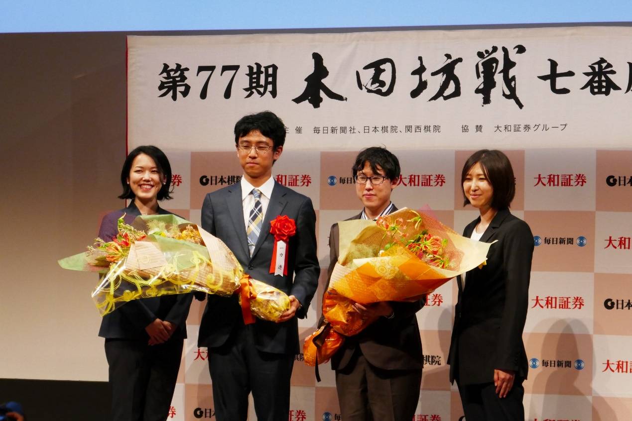 本因坊十一连霸赵治勋目睹井山裕太打破自身纪录秀策棋诗同时展览
