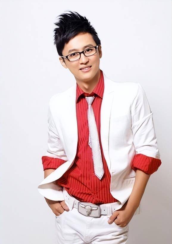 主持人方琼:嫁大8岁老公,淡出人们视野却开直播,如今她幸福吗_程成