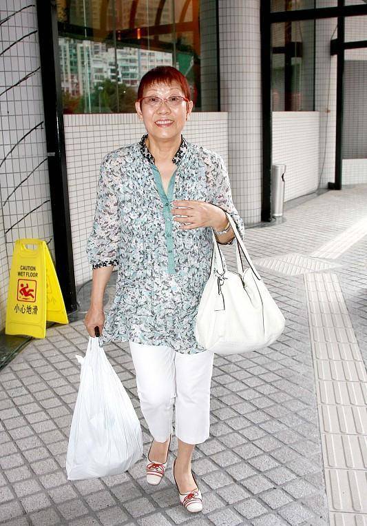 周星驰母亲谈起儿子时还是很高兴的,凌宝儿表示根本就没有想到他会