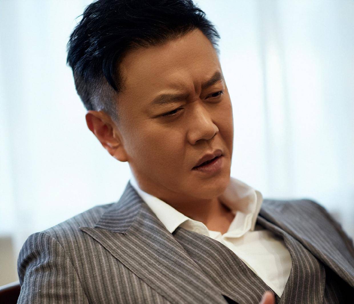 原创冯嘉怡现实中的霸总公认的荧幕绿叶演戏是为了体验人生