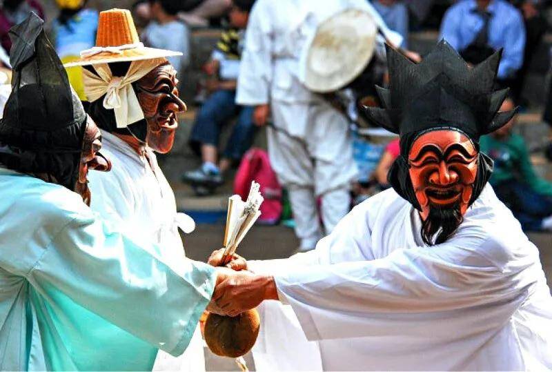 纸钞屋韩国版即将开播河回面具红色连体衣打造抢劫新格局