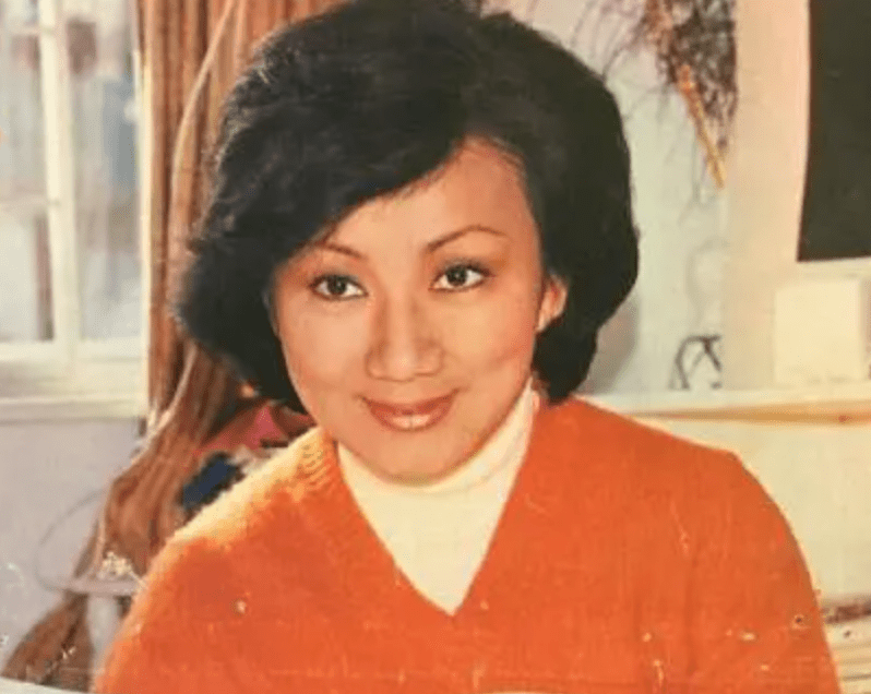 曾江妻子2度丧夫后罕露面!失眠胃口差身材消瘦,79岁满头白发