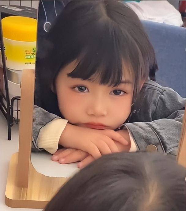 原创蓝妮妮6岁无声天使生活无法自理竟成了百万网红