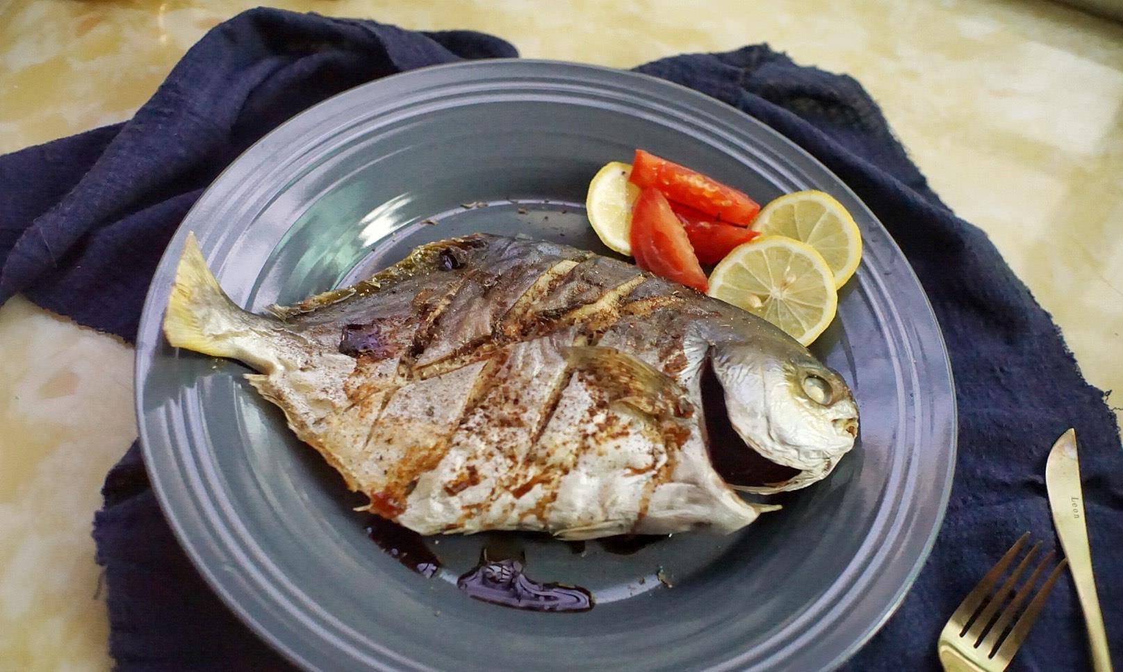 空气油炸机烤武昌鱼,肉质坚实,鱼皮脆韧弹牙,真是鲜香可口极了