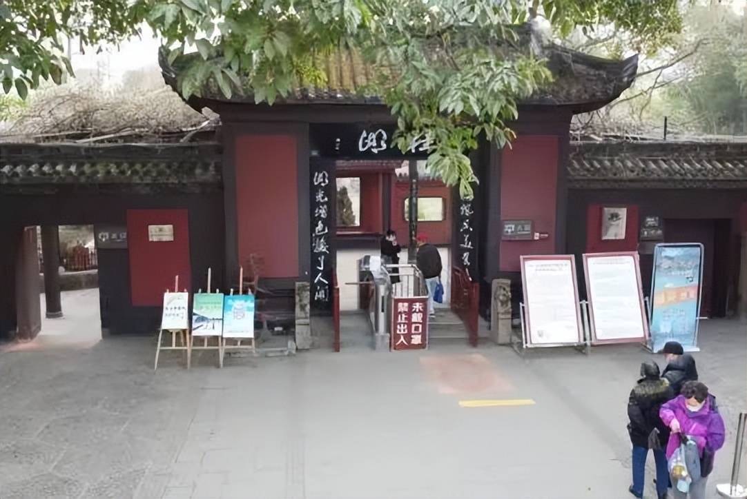 爱看新闻,关注时事的学生,今天看到中考卷子就笑了