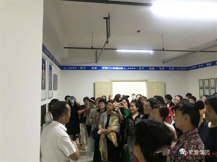 保定市女企业家商会成燕会长一行来荣毅集团考察调研,此