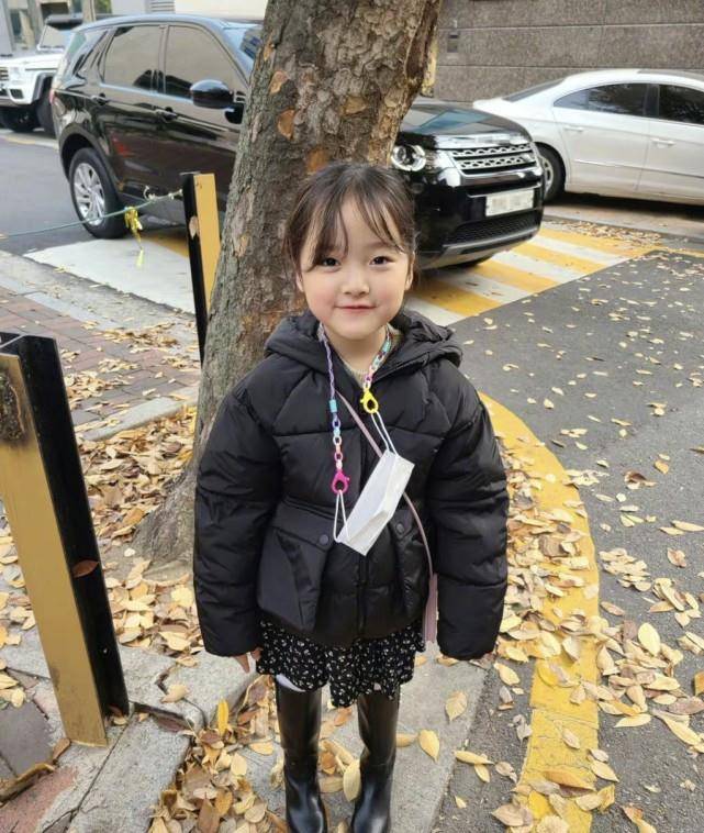 从萌娃长成美少女,人气比明星还高_照片_小朋友_小时候