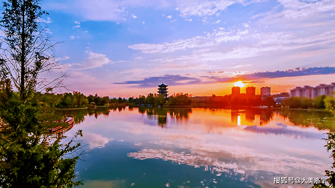 河南洛宁夜色渐浓人间烟火气最抚凡人心