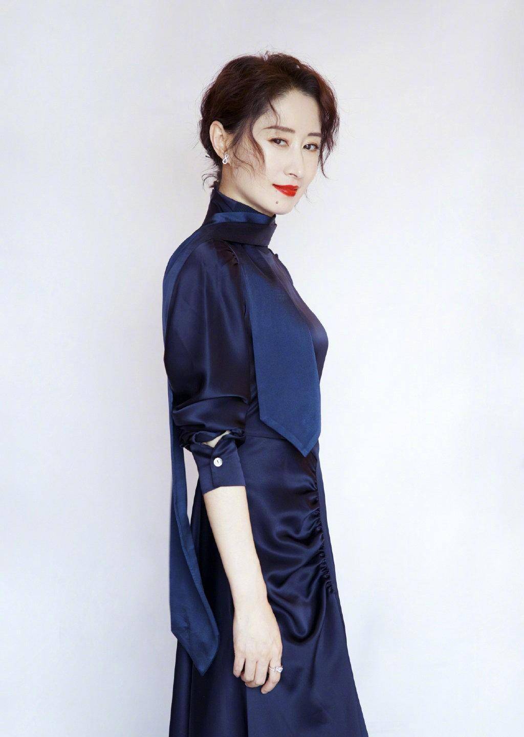 原创刘敏涛真是气质女神波点西装搭配连衣裙沉稳大气女人味十足