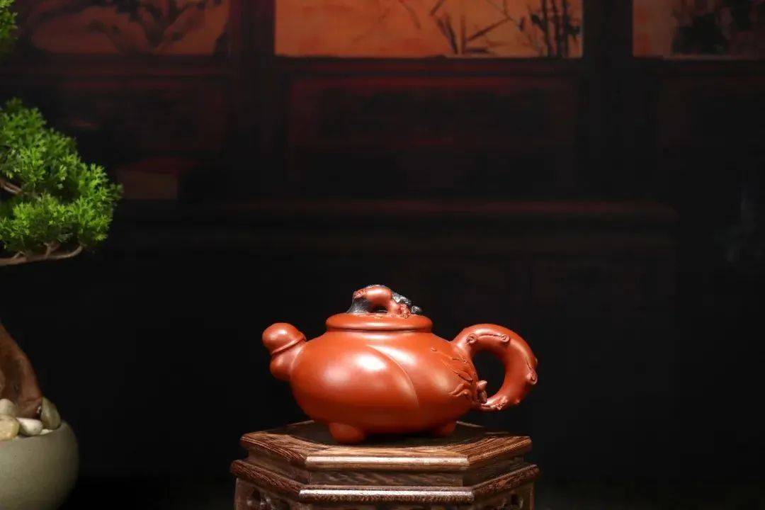 紫砂王朝实力派陶艺家张丽妹古朴神韵浑然大气