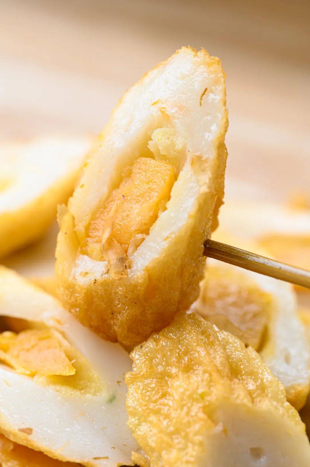 虽然是炸制的,但一点油腻感都没有,非常适合当做零食,也很符合小孩子