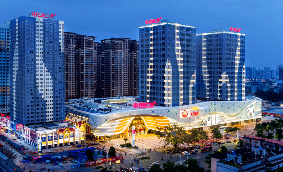 图 | 南宁江南万达广场于2017年6月开业之后,万达面临转型去地产化,在