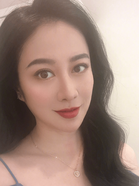 42岁叶璇近照脸部大变样,古装女神变网红