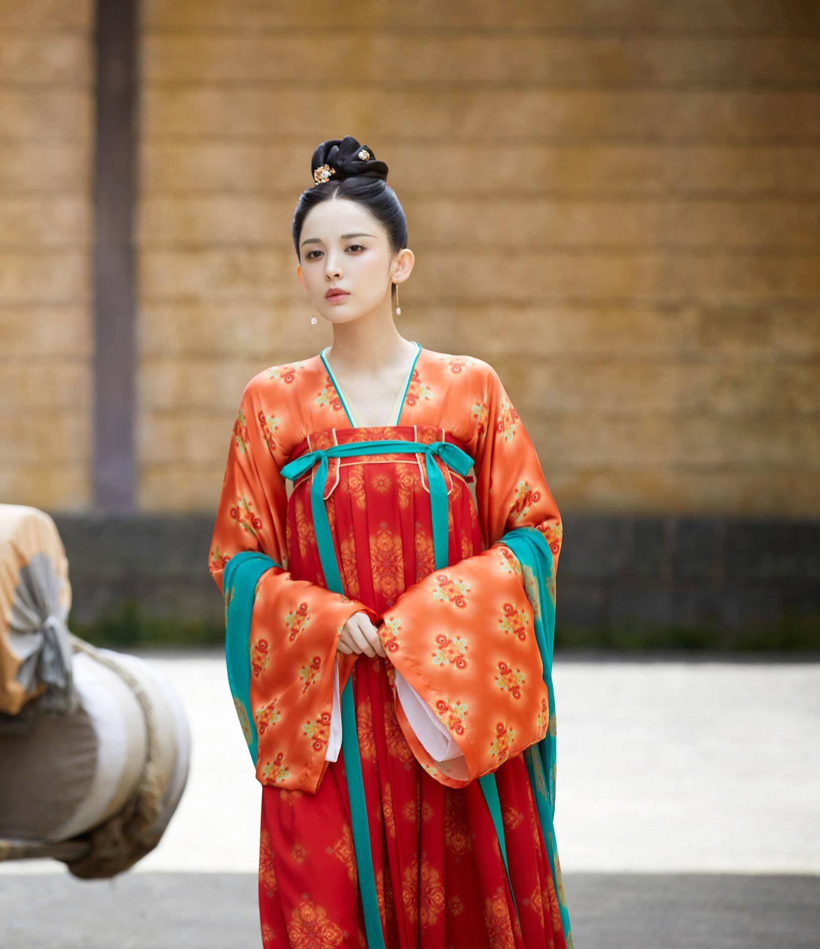 原创古力娜扎新剧演唐朝美女华服霓裳让人惊艳这些衣服我也很想要