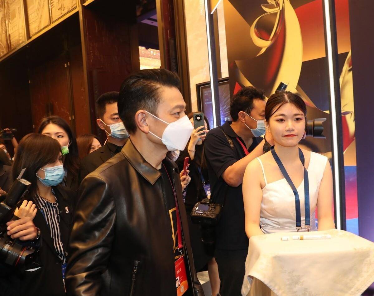 据悉,刘德华此次将联手黄建新,徐峥将担任本届创投大会的主评审,与22