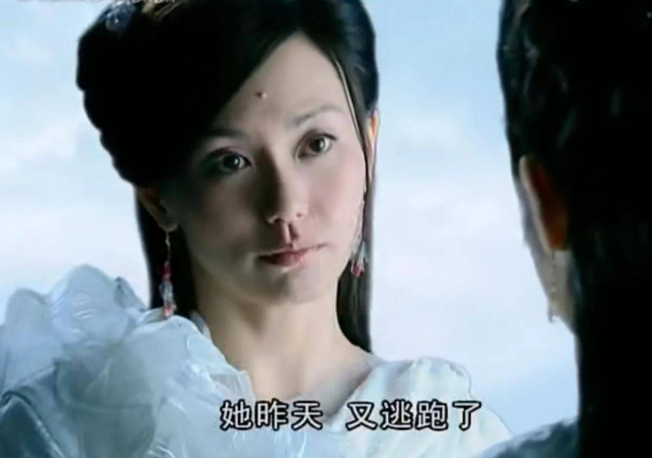 紧接着,36岁的郭妃丽又在胡歌版《天外飞仙》中饰演二仙女.