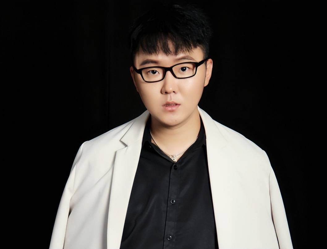 网红"小样",原本是ks平台的一名游戏主播.