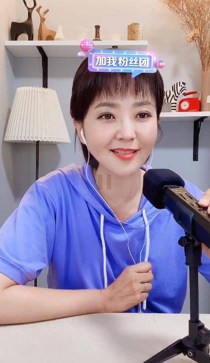 方琼在主持事业中取得令人羡慕的成绩,积累了无数忠实观众粉丝,随着