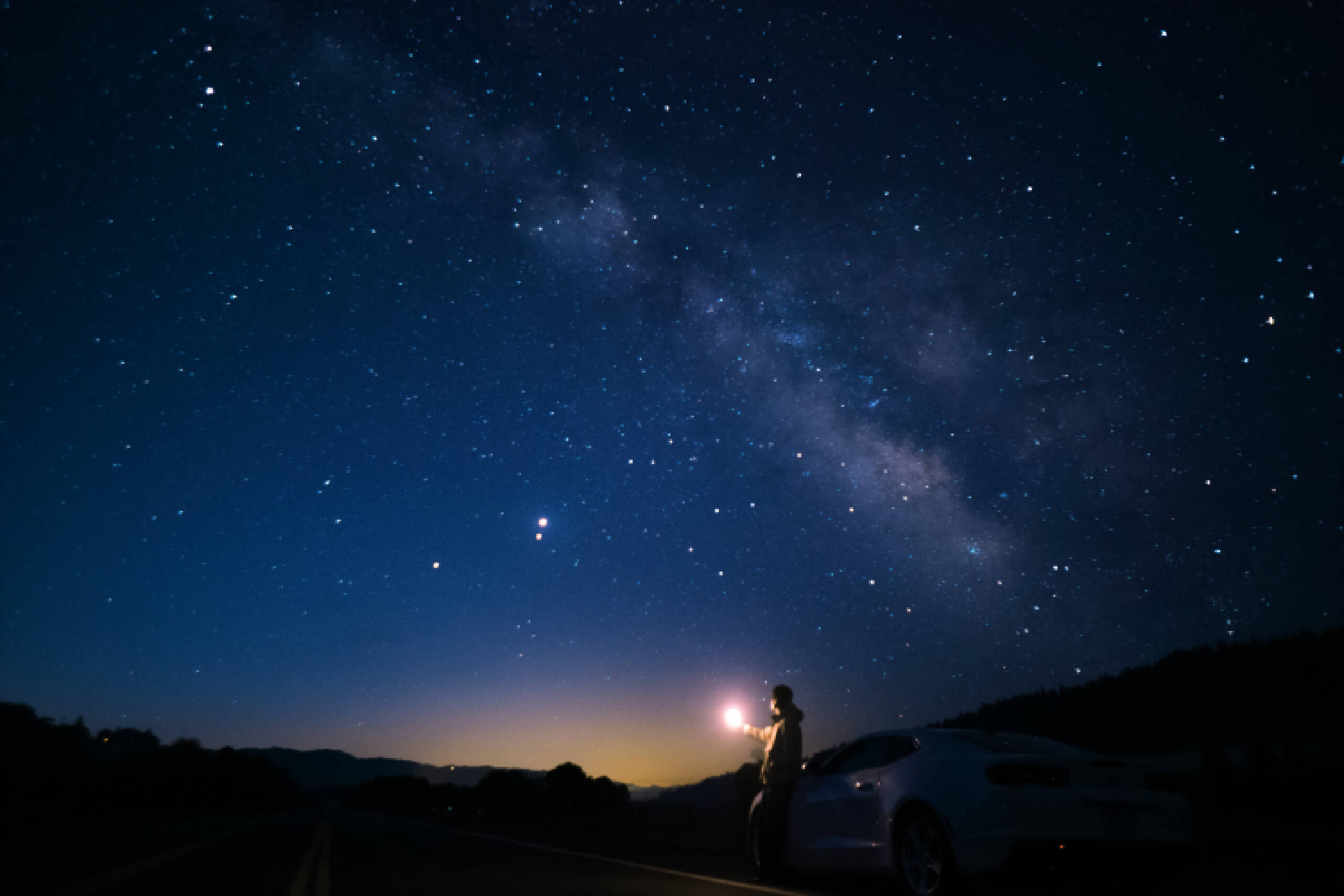 本意是说 夜空中的北斗星座,还有其他的星星们 随着时间推移,地球的