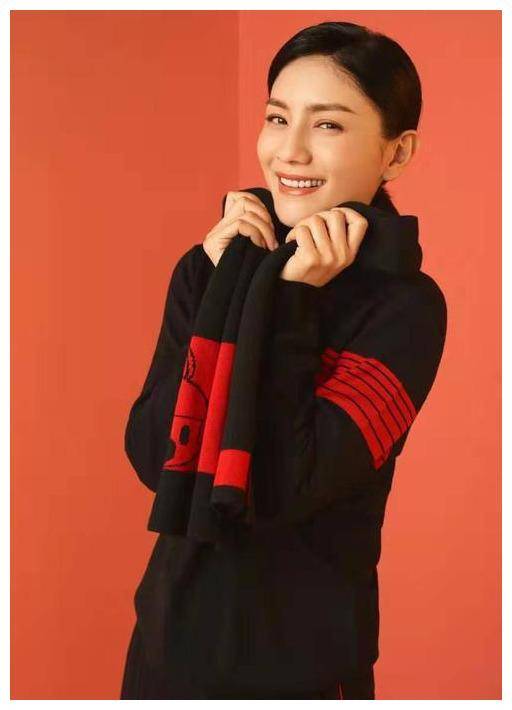 沙溢胡可写真曝光!44岁胡可低马尾活力又减龄,沙溢没胡子更帅气