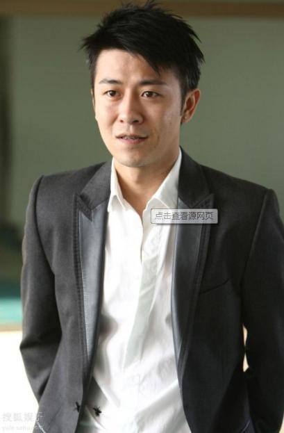 虽没有大红大紫,但是情场上,他却遇到了心仪的女孩,认识了妻子杨雨辰