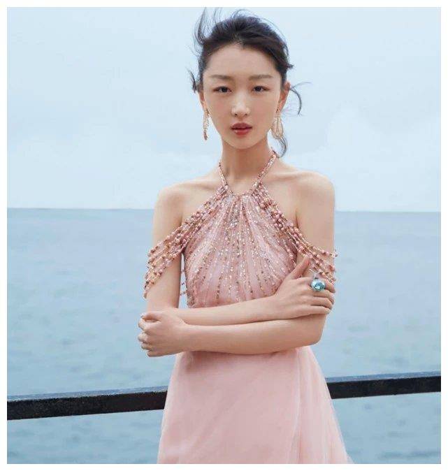 对于像未成年身材这样想减肥的女明星来说,周冬雨的身材