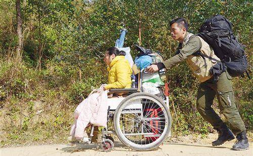 7年前他骑车带患病女友环游中国如今有了女儿在理塘开客栈