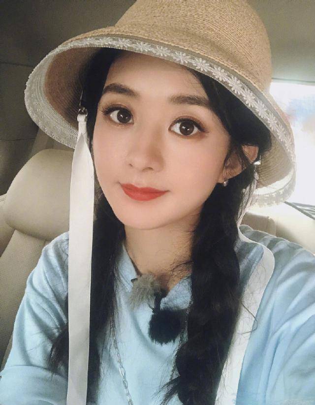 原创赵丽颖罕见晒18宫格戴渔夫帽扎双麻花辫少女感快要溢出屏