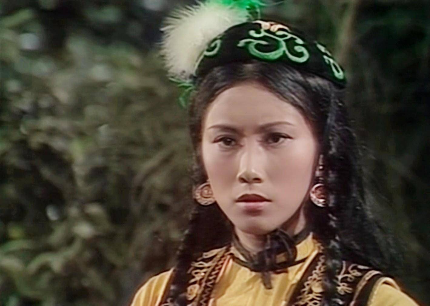 五年后,与郑少秋,余安安合作主演了金庸同名武侠小说改编的古装剧