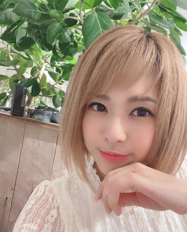 国外女星37岁苍井空晒近照,嘟嘴卖萌3连拍,雪肌美似18少女_生活_孩子