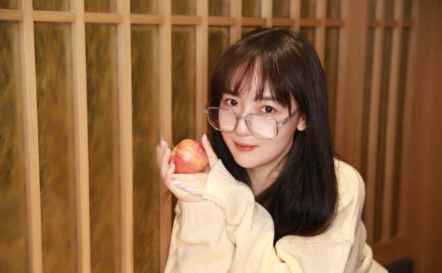 原创秦牛正威新恋情疑曝光与同龄吴岱林牵手回家两人昔日互动超甜