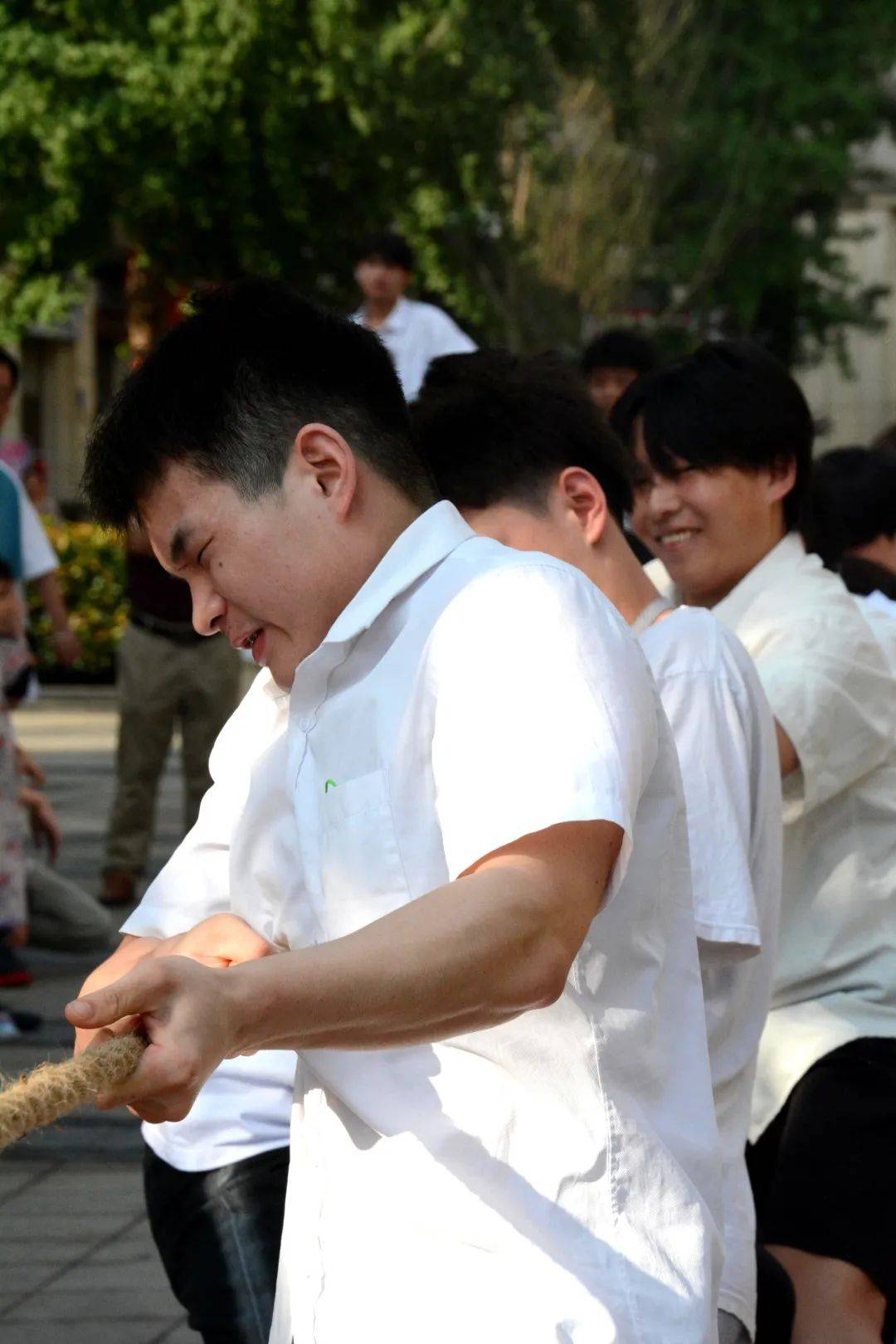 快乐运动友谊第一卓京拔河赛圆满结束
