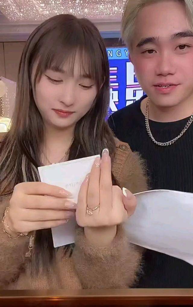 网红"表哥"妻子过生日,"表哥"送上千万豪宅大礼_婚姻_老婆_张星颖