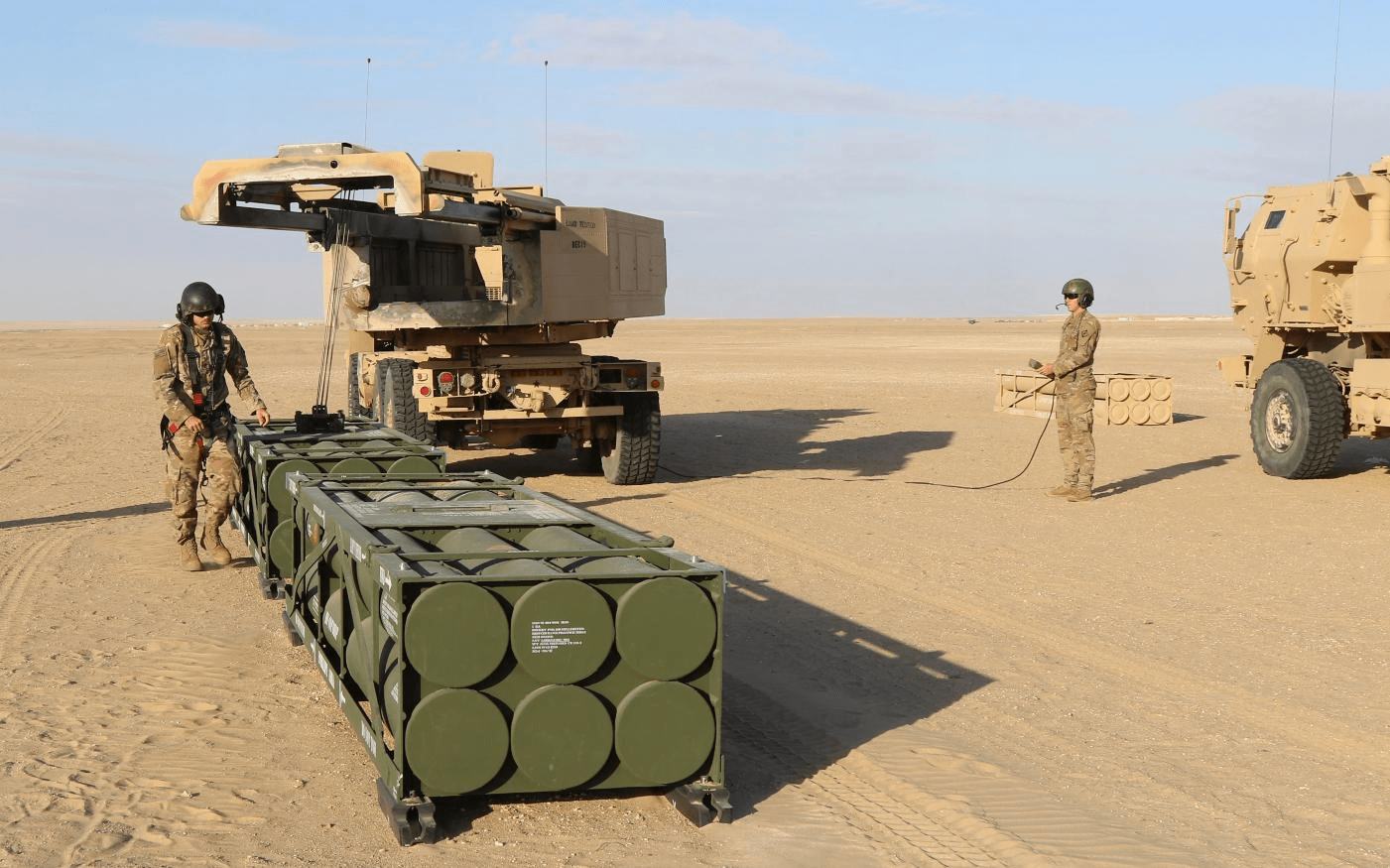 原创美国装备志海马斯m142多管火箭炮系统